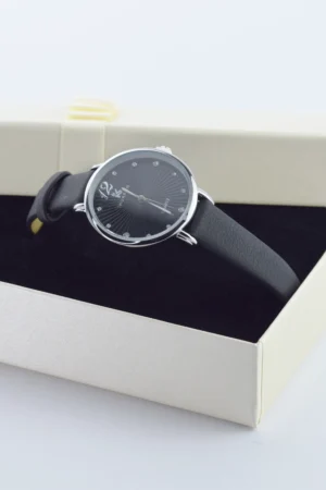 tani zegarek damski na czarnym pasku czarna tarcza modny