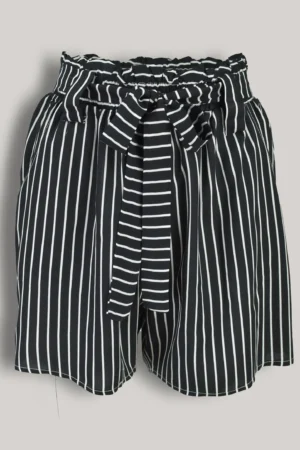 krotkie spodenki damskie cienkie wysoki stan pas kieszenie rose czarne w białe paski