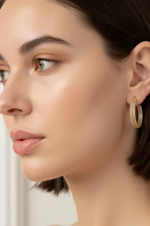 modne kolczyki wykonane ze stali hirurgicznej w kolorze złotym