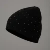 Czarna czapka damska z małymi kryształkami – elegancka czapka zimowa 7 Elegancka czarna czapka damska z małymi kryształkami rozsypanymi po całej powierzchni