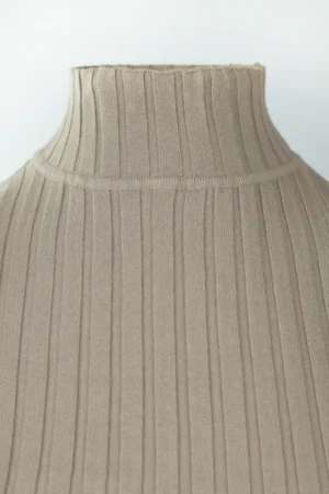 damski polgolf luiza ecru wygodny i elegancki sweter